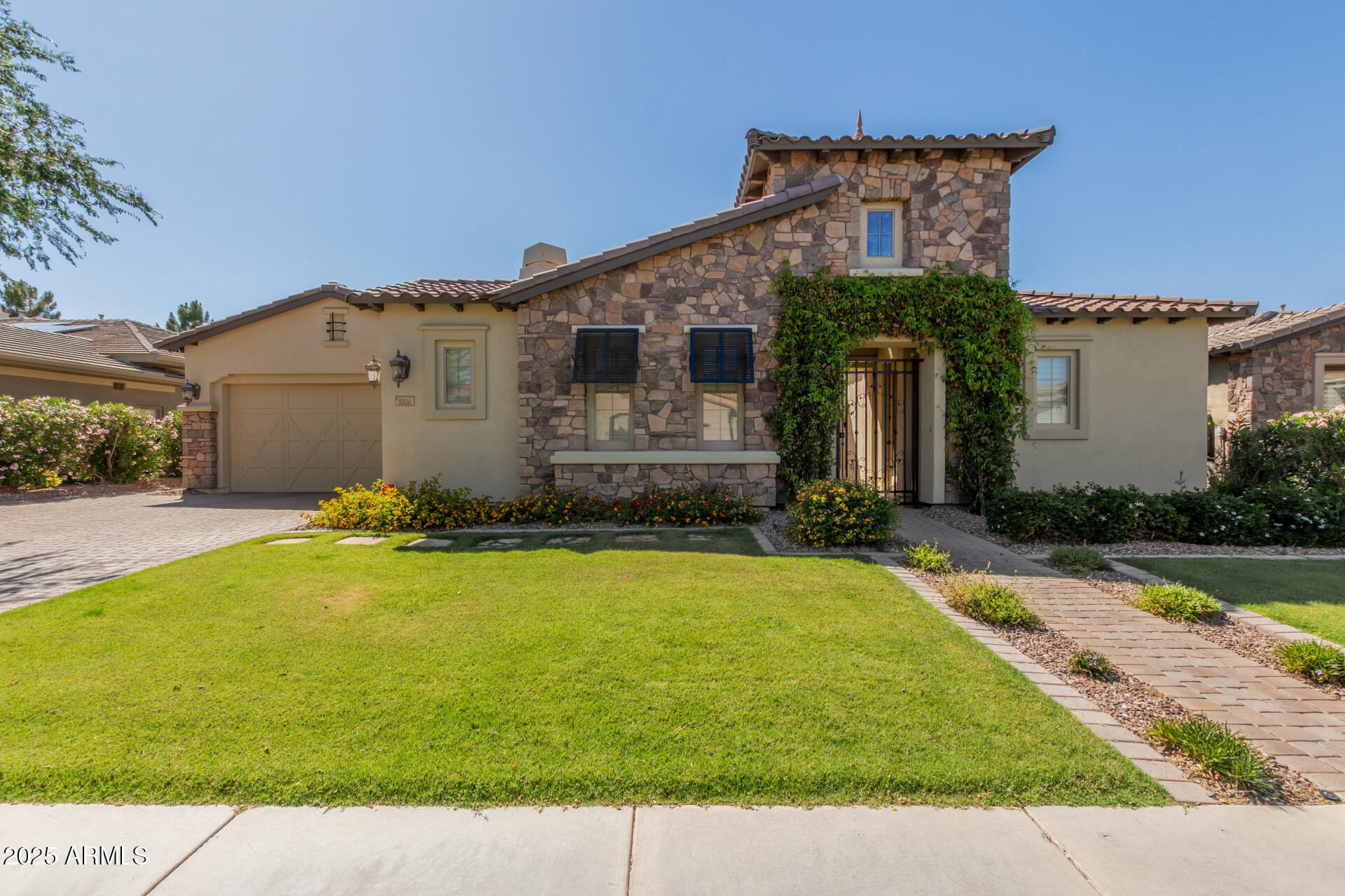 5226 S Fairchild Lane