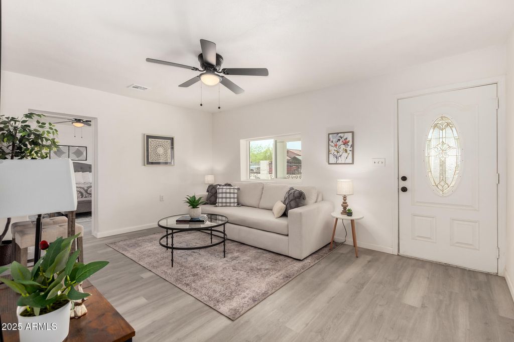 Photo of 122 E Ash Avenue, Casa Grande, AZ 85122 (MLS # 6929332)