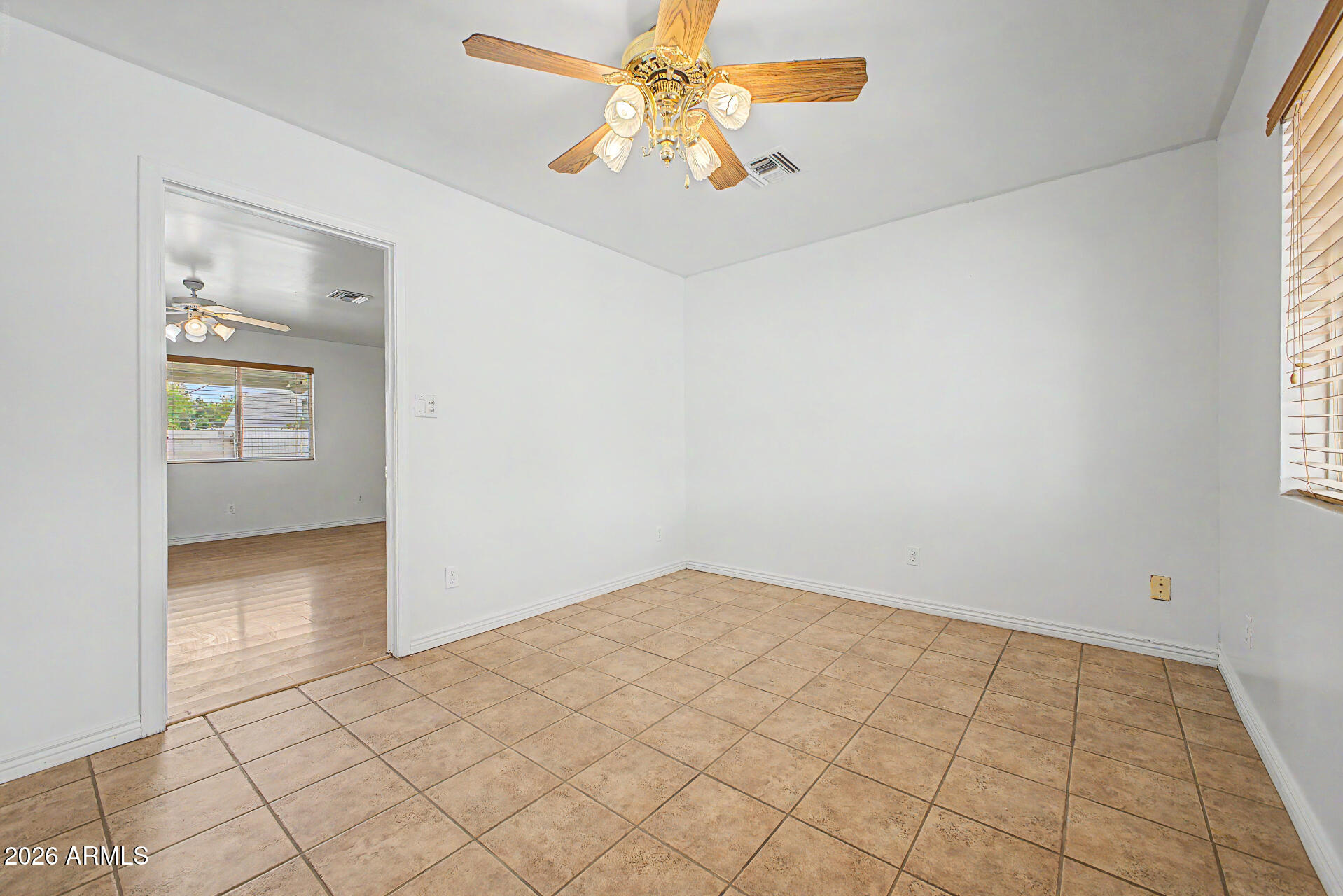 1043 W 5TH Street