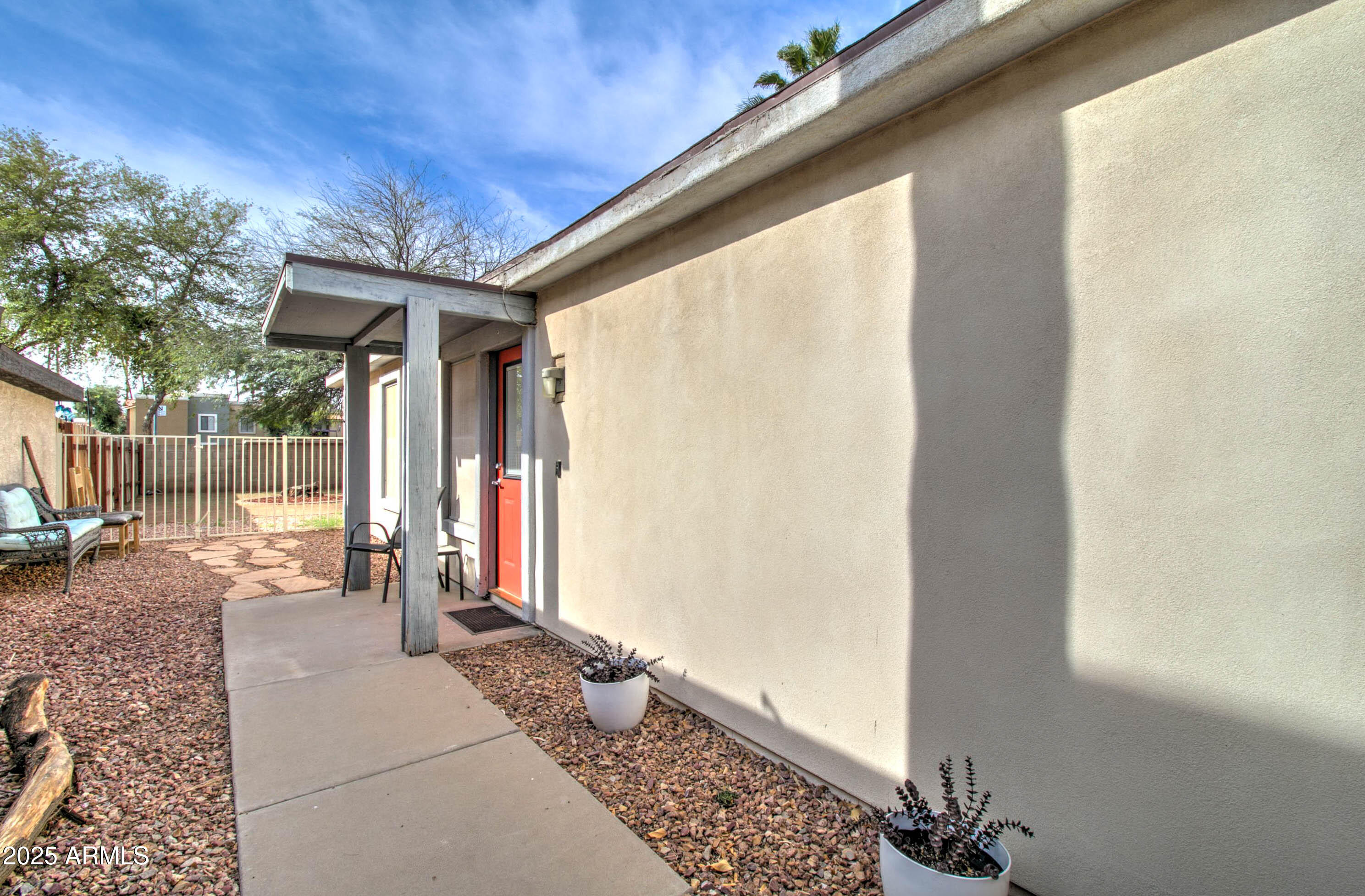 833 E MANOR Drive