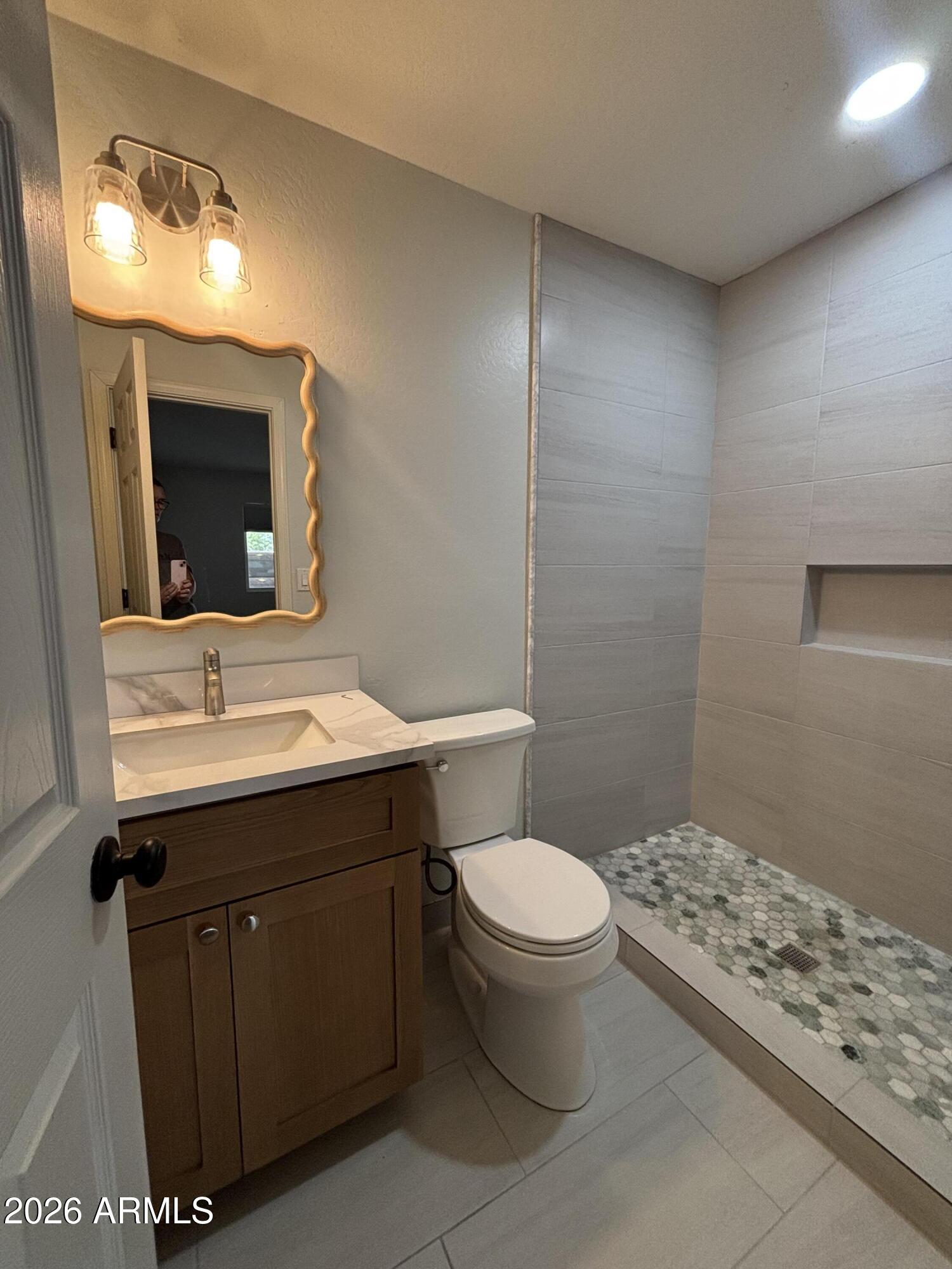 524 W 18TH Street