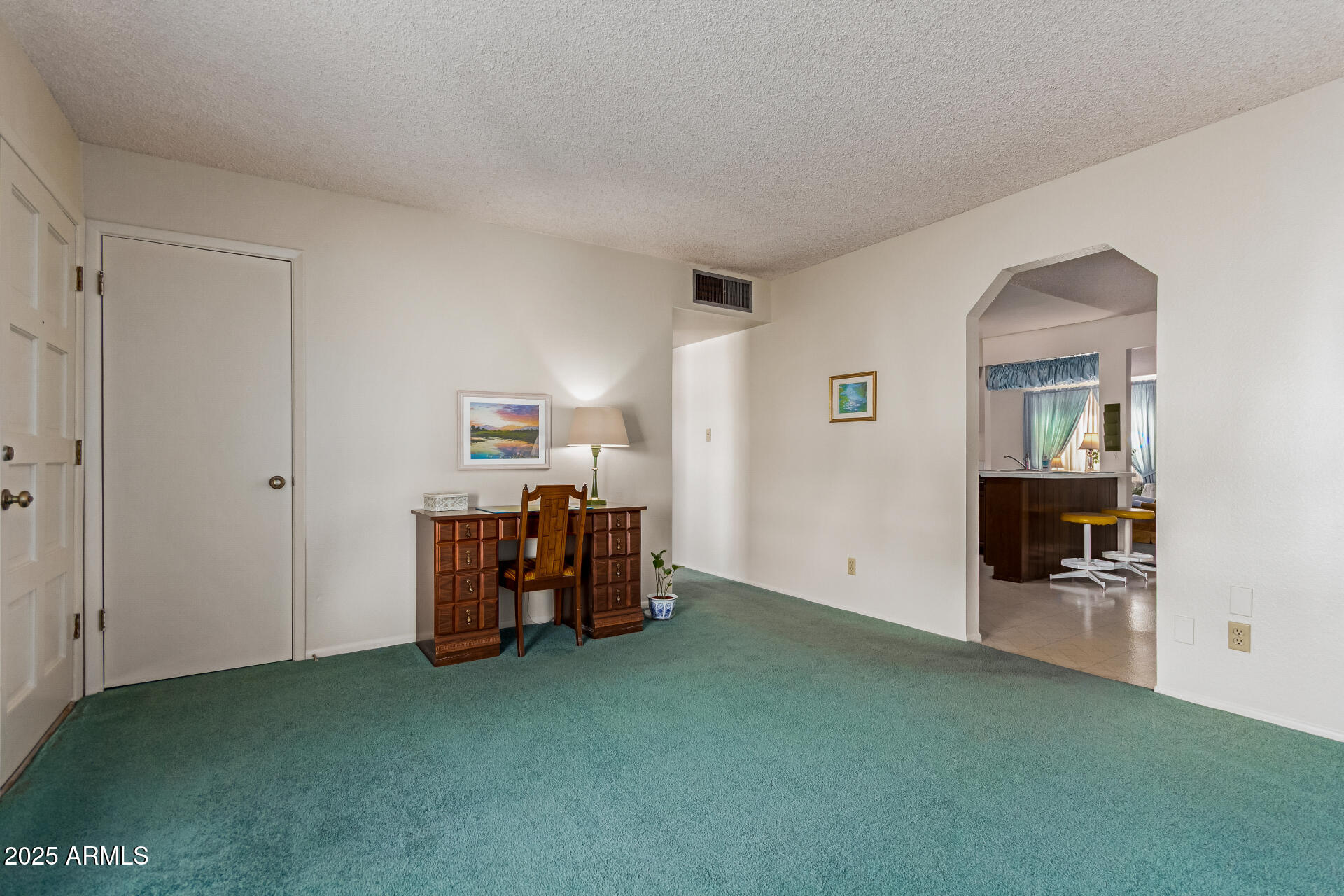 2323 W SUNNYSIDE Avenue