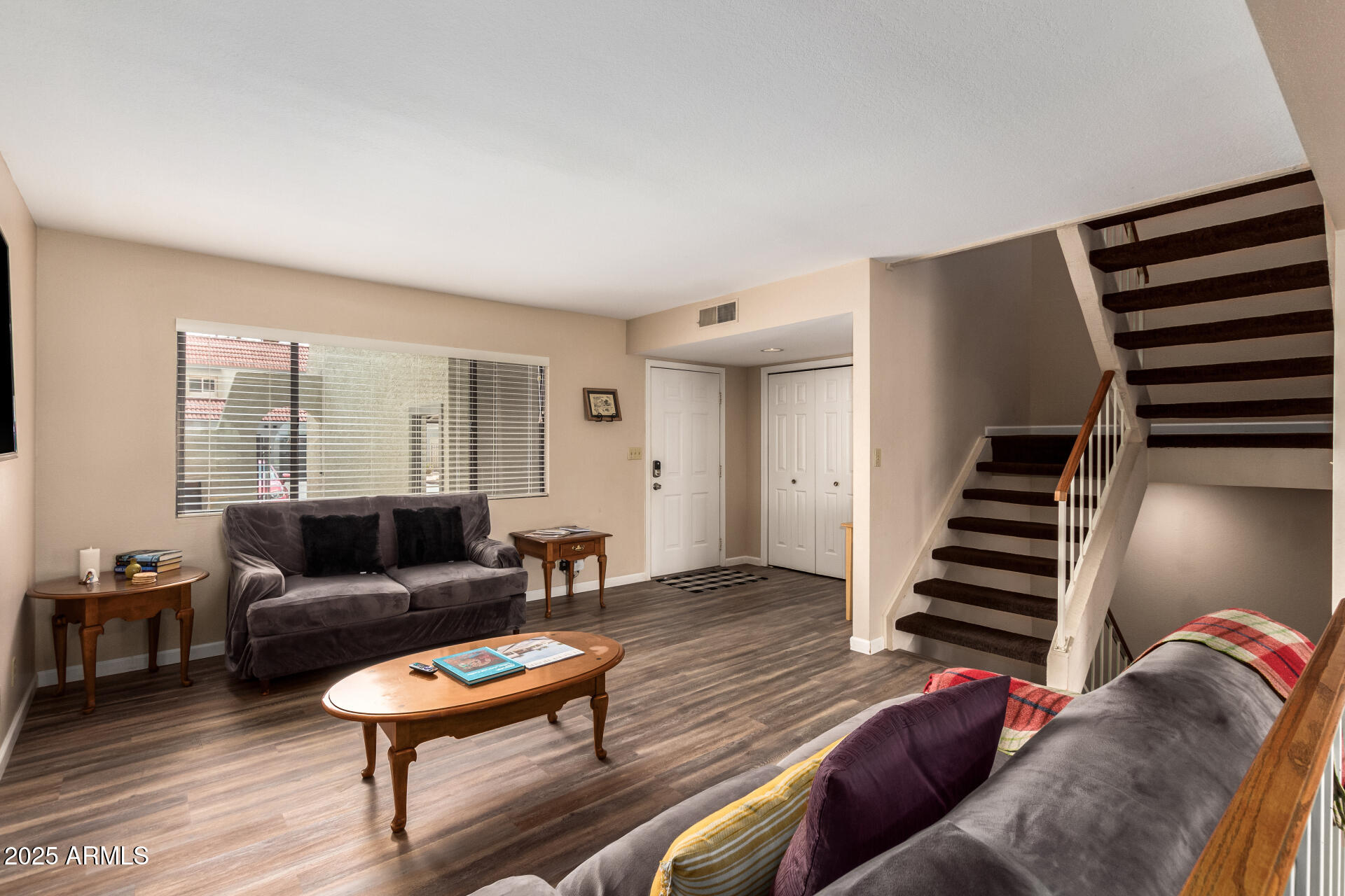 2524 S El Paradiso -- 122