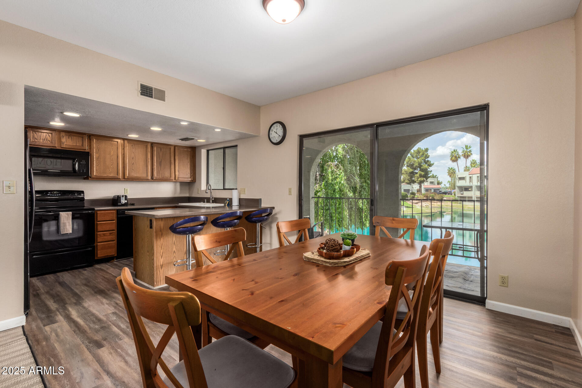 2524 S El Paradiso -- 122