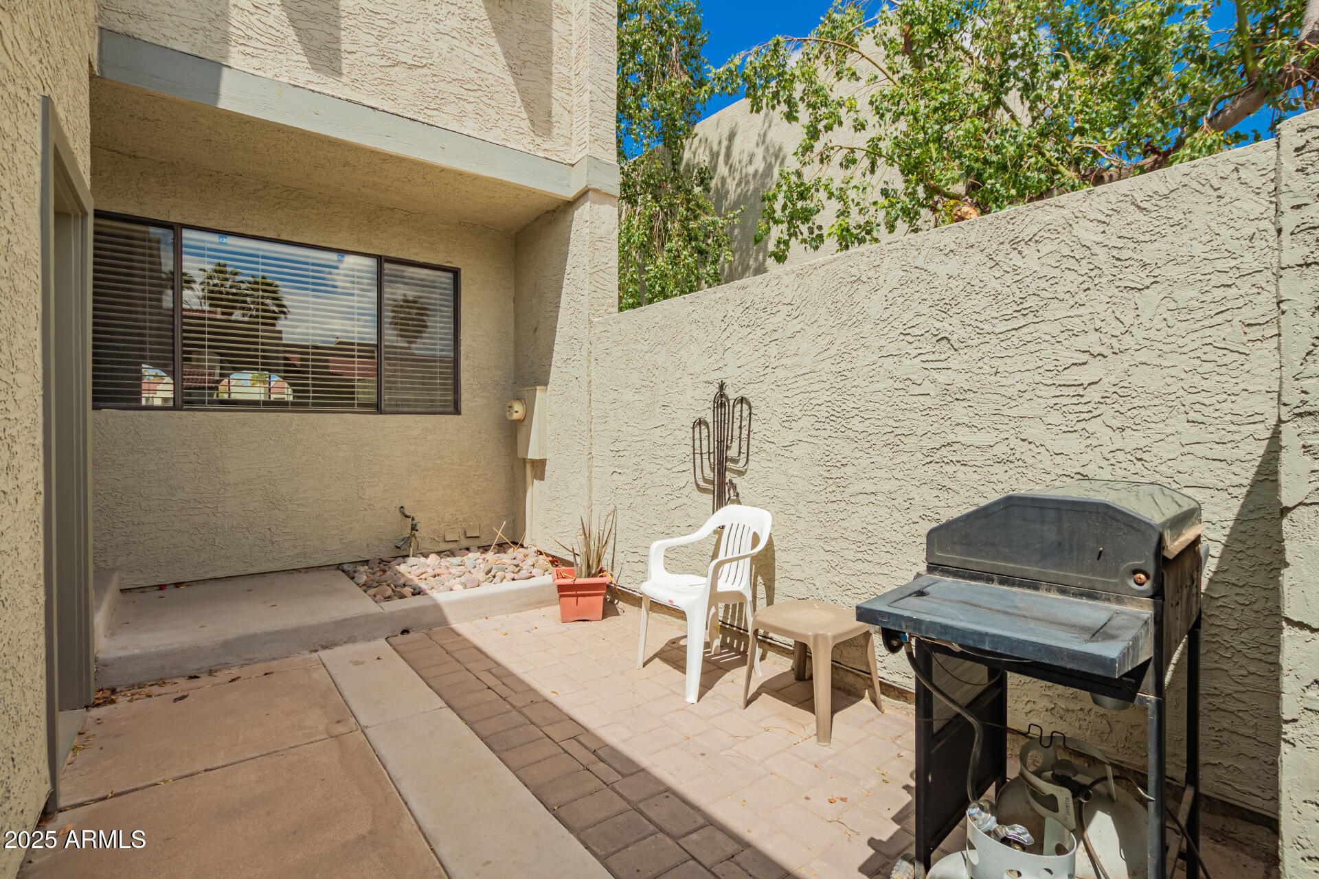 2524 S El Paradiso -- 122