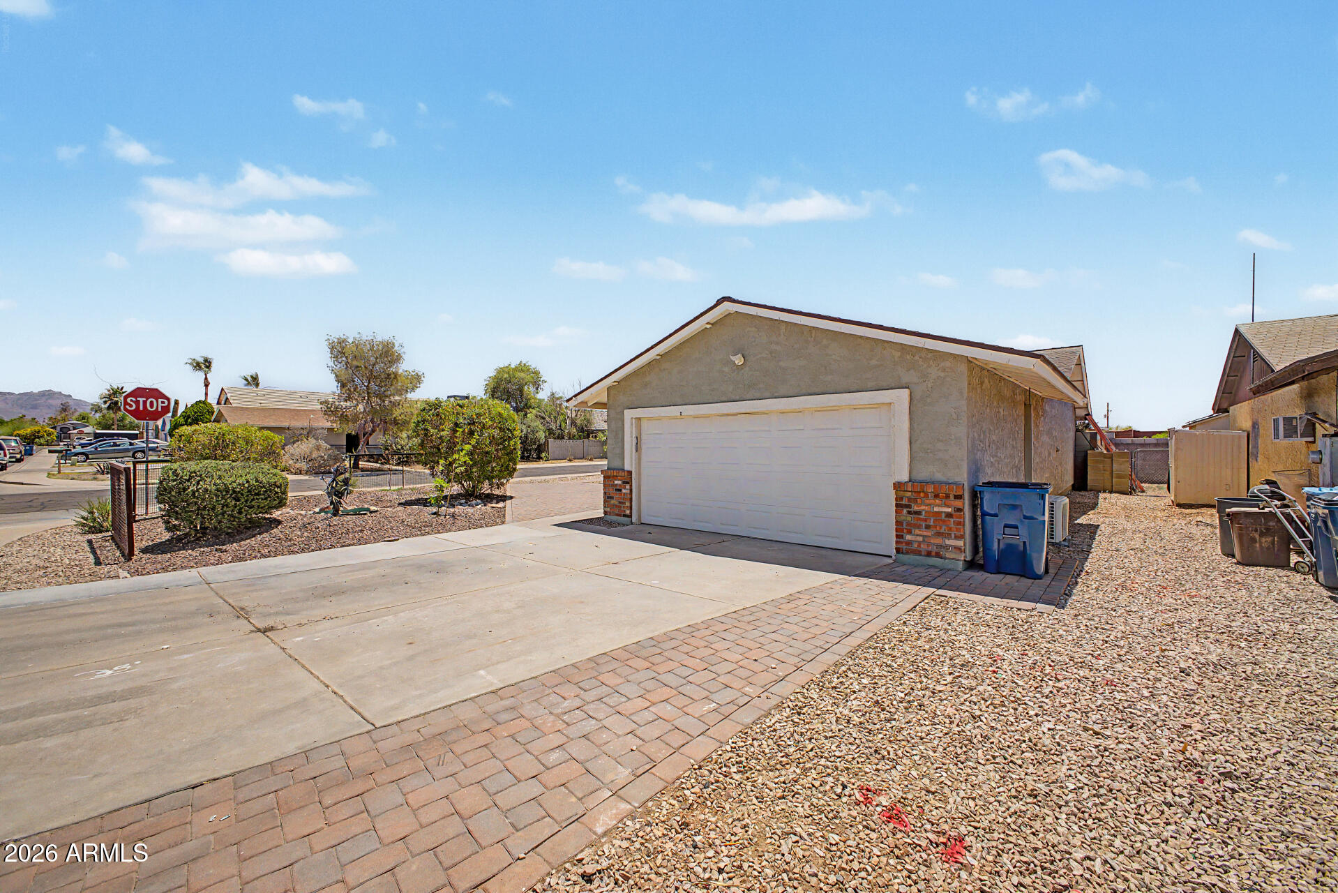 717 W DATIL Avenue