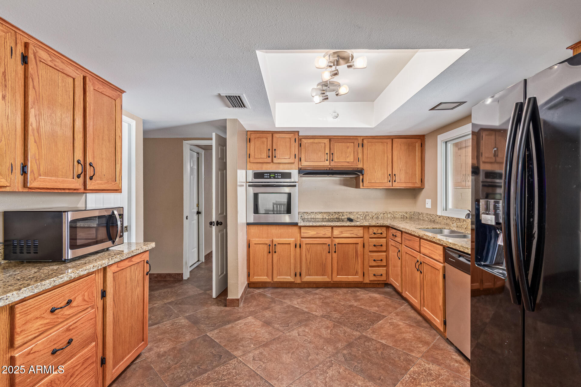 4556 W CHOLLA Street