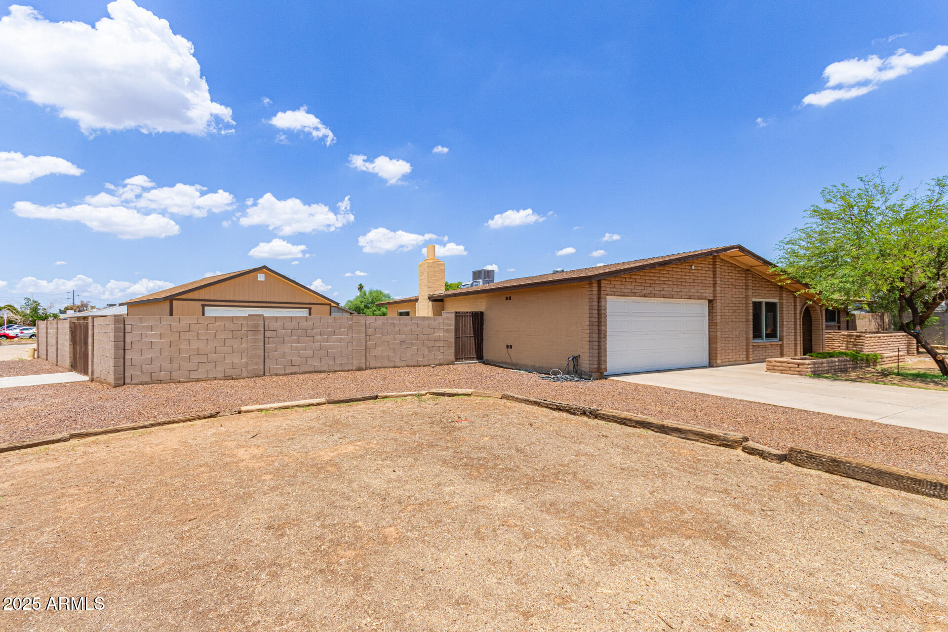 4556 W CHOLLA Street