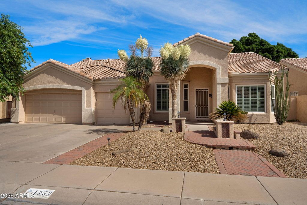 Photo of 1252 W Bruce Avenue, Gilbert, AZ 85233 (MLS # 7016537)