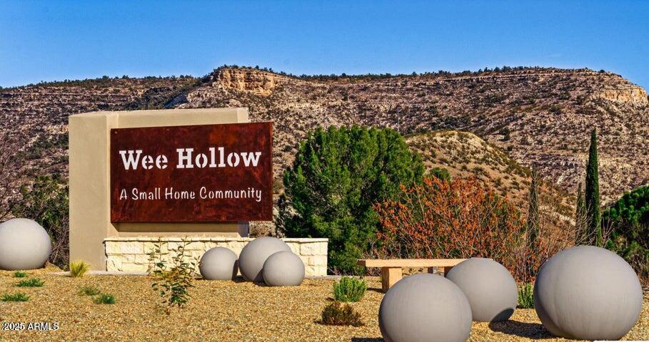 100 E WEE HOLLOW Drive
