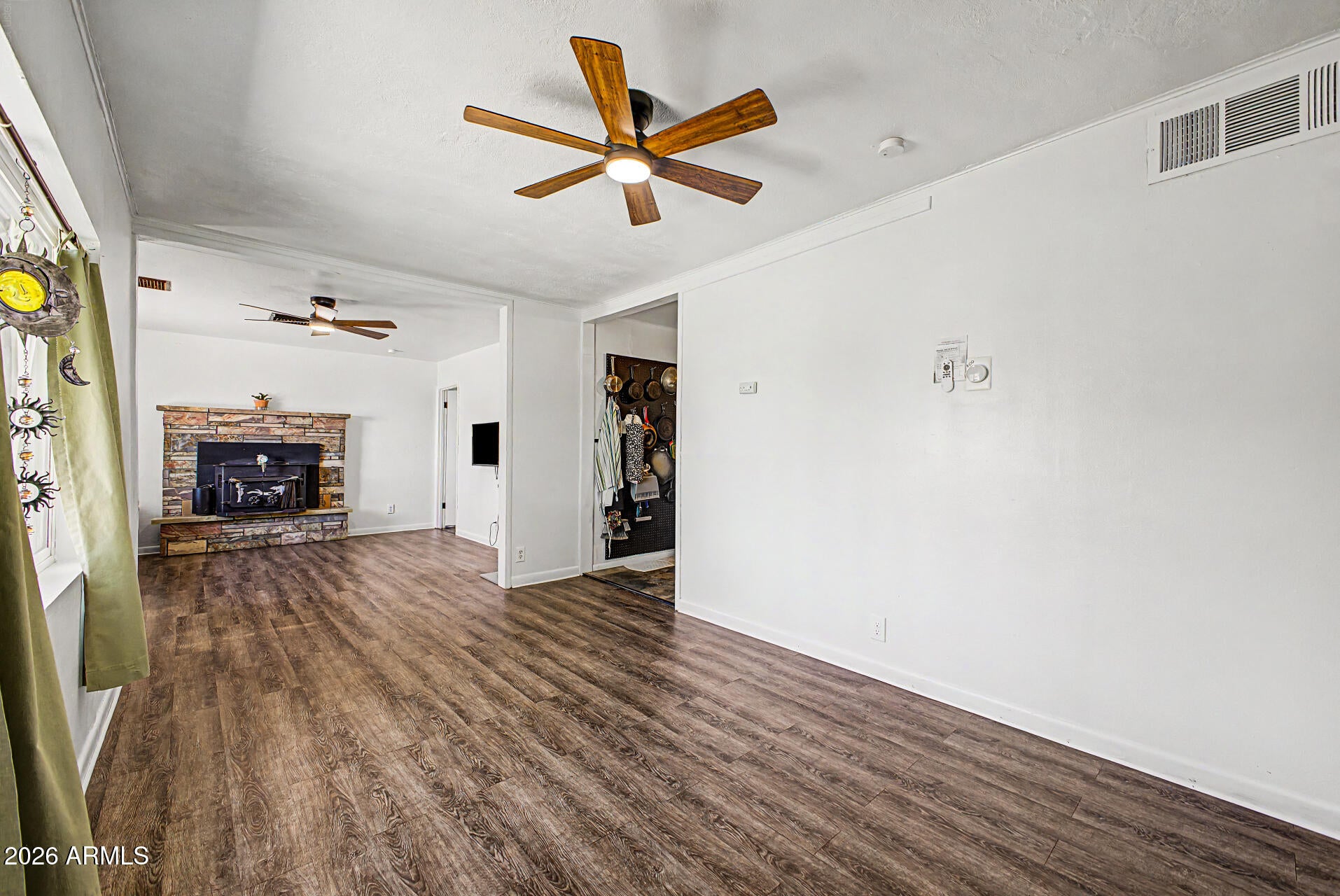 843 W SPRAY Street