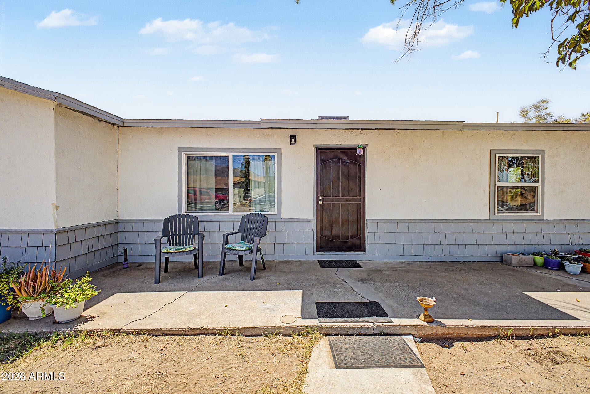 843 W SPRAY Street