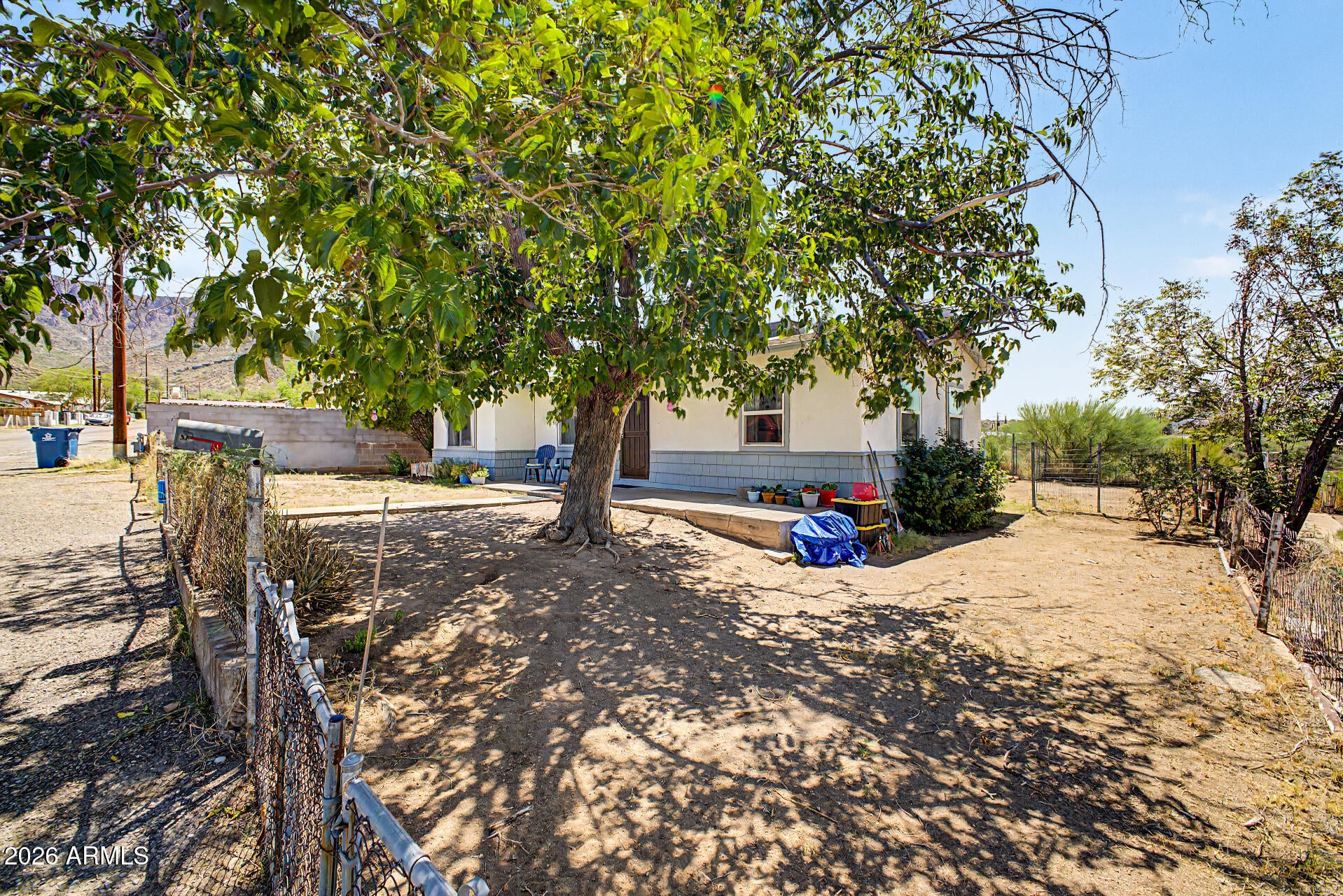843 W SPRAY Street