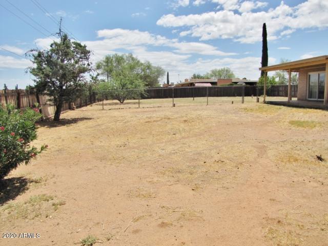 TOWN & COUNTRY ESTATES - Residential Lease