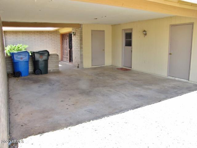 TOWN & COUNTRY ESTATES - Residential Lease