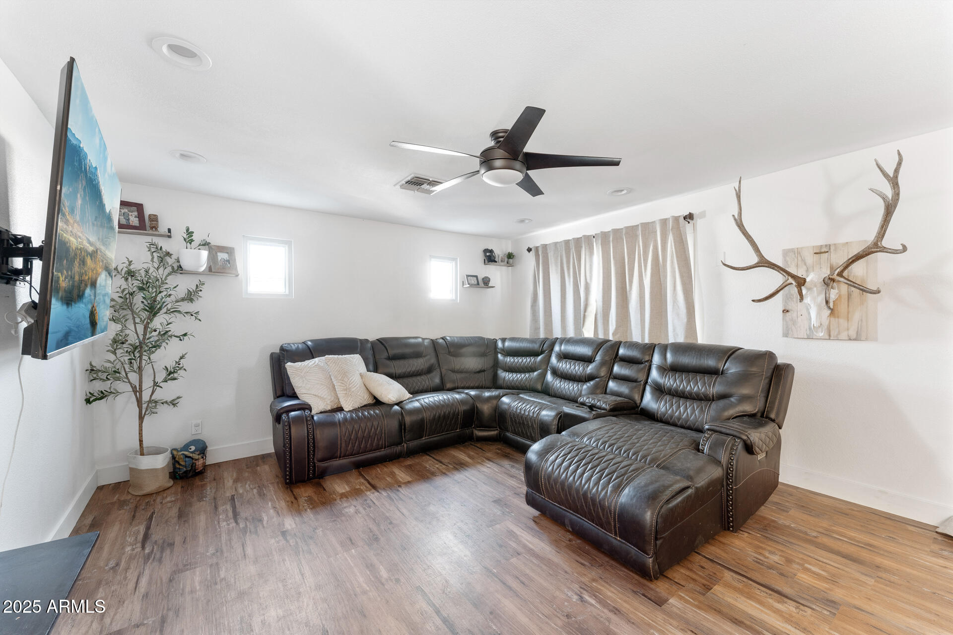 3508 E GELDING Drive