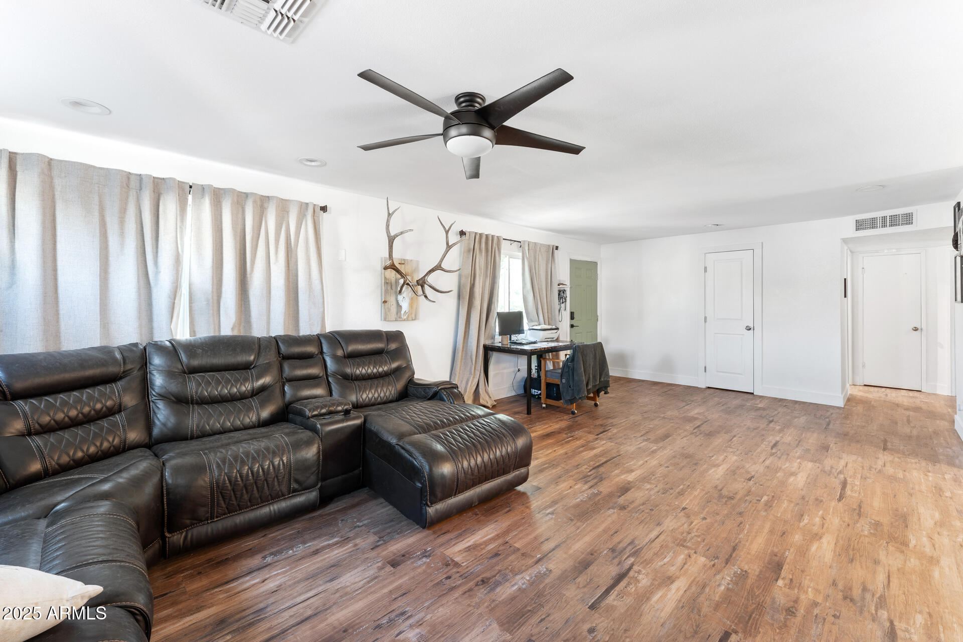 3508 E GELDING Drive