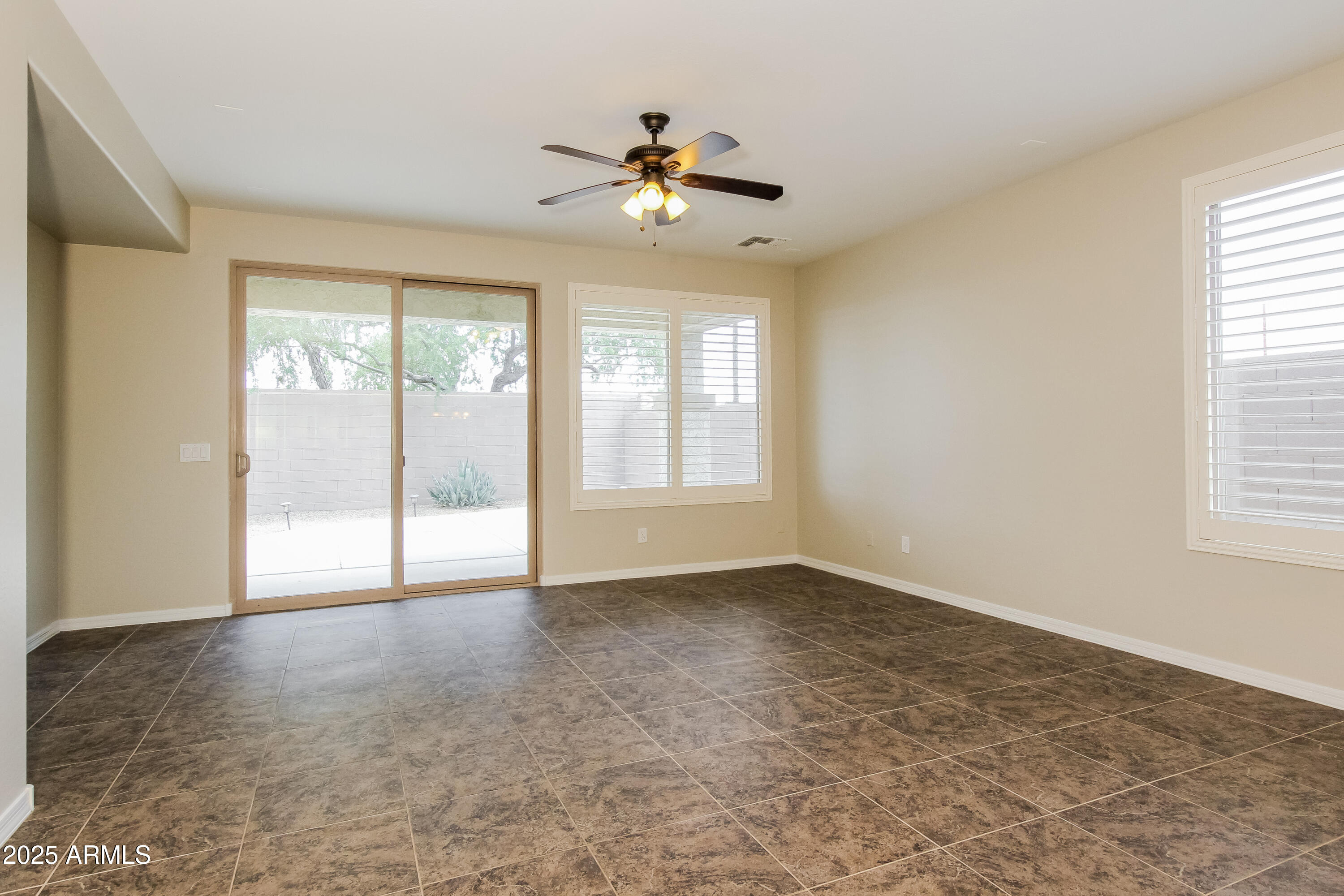 718 W TWIN PEAKS Parkway