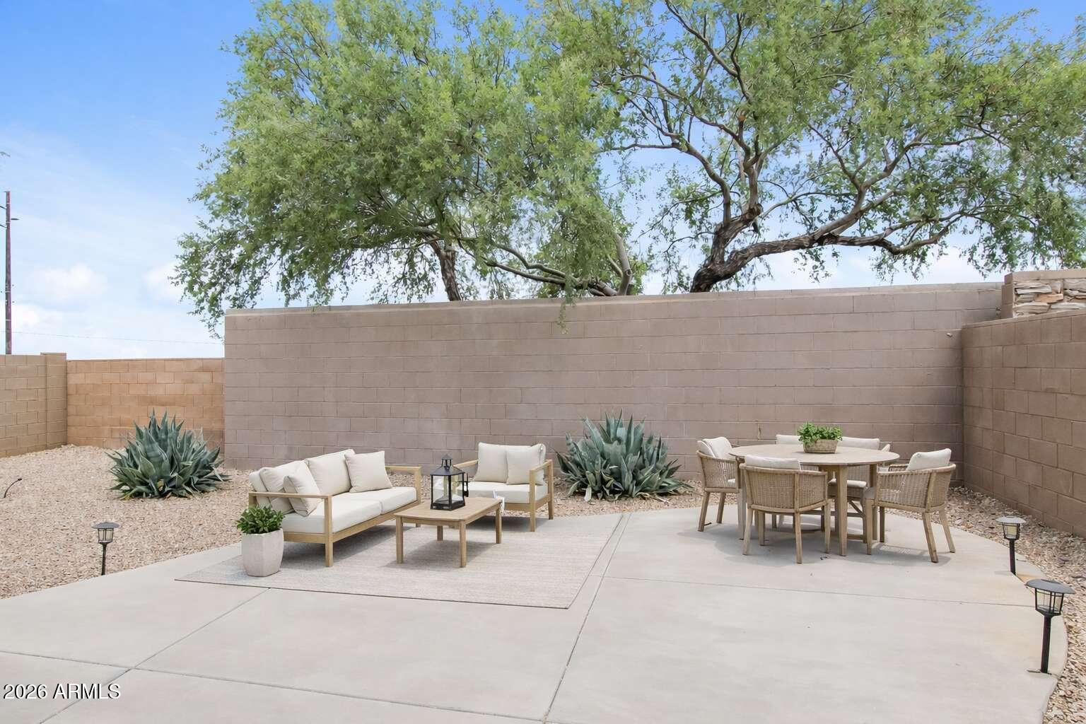 718 W TWIN PEAKS Parkway