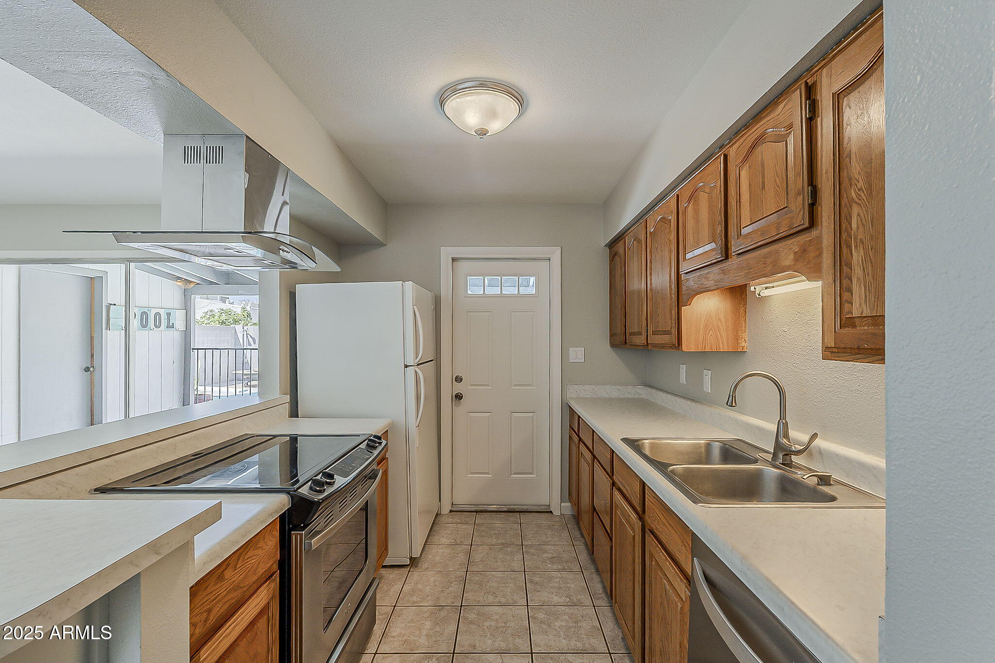 2310 E MARMORA Street