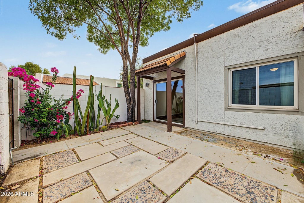Photo of 952 E Diamond Drive, Tempe, AZ 85283 (MLS # 7085673)