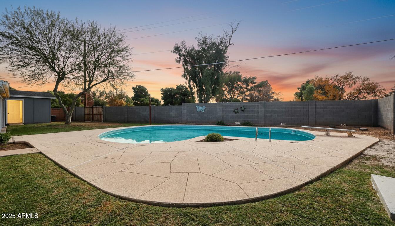 3223 W BELMONT Avenue