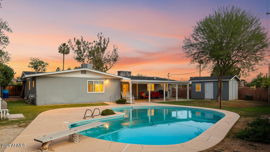 3223 W BELMONT Avenue