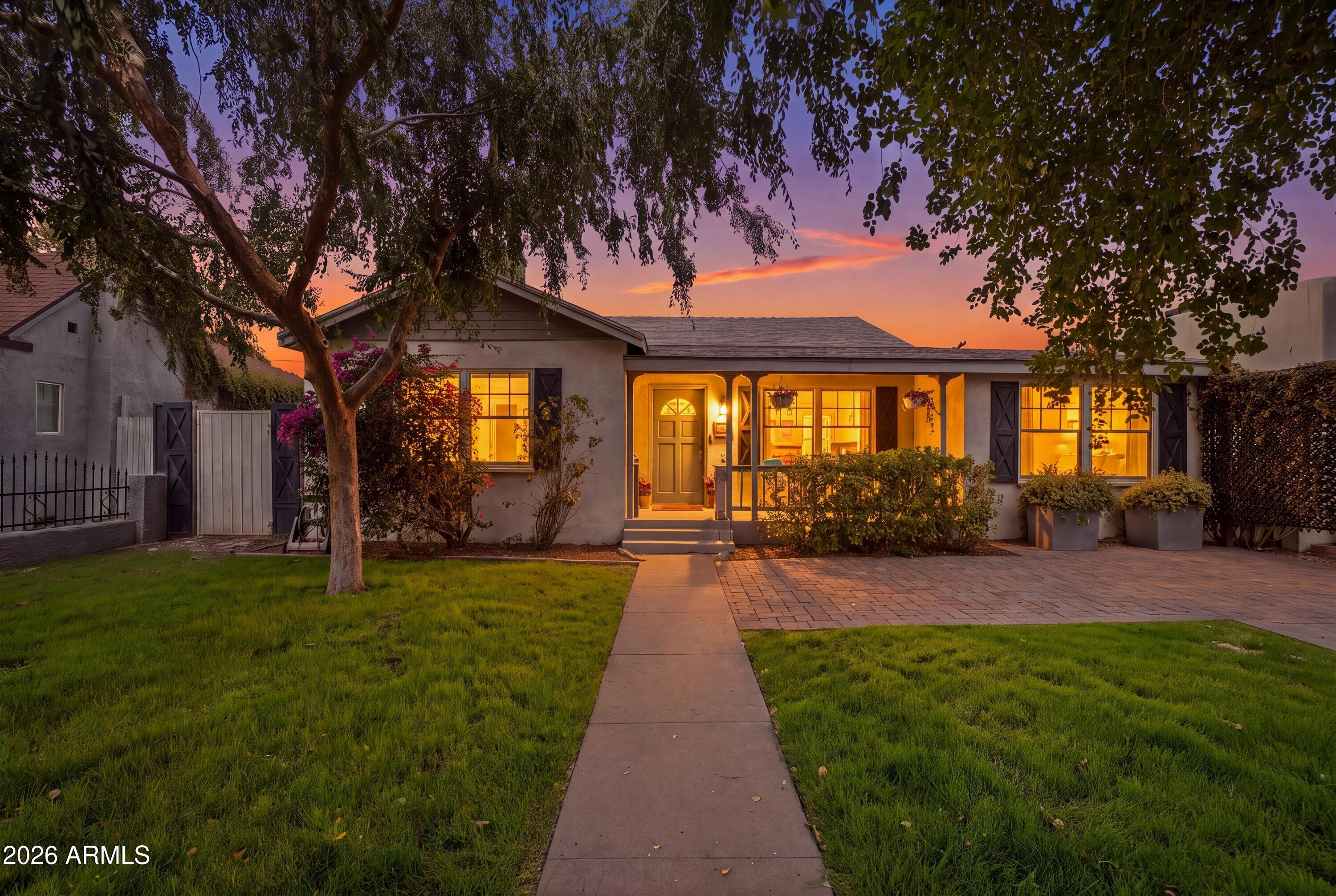 1522 W WILLETTA Street