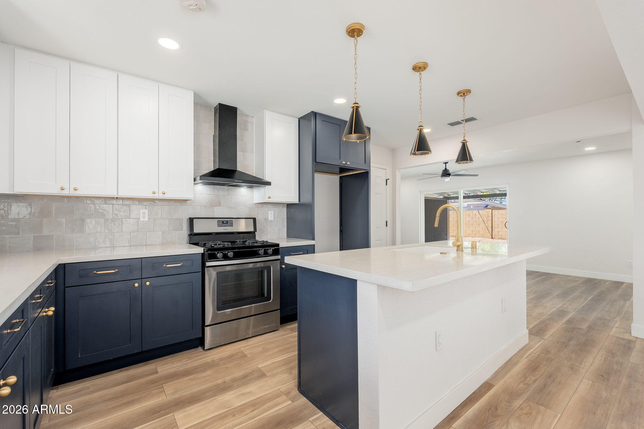 3836 W MYRTLE Avenue