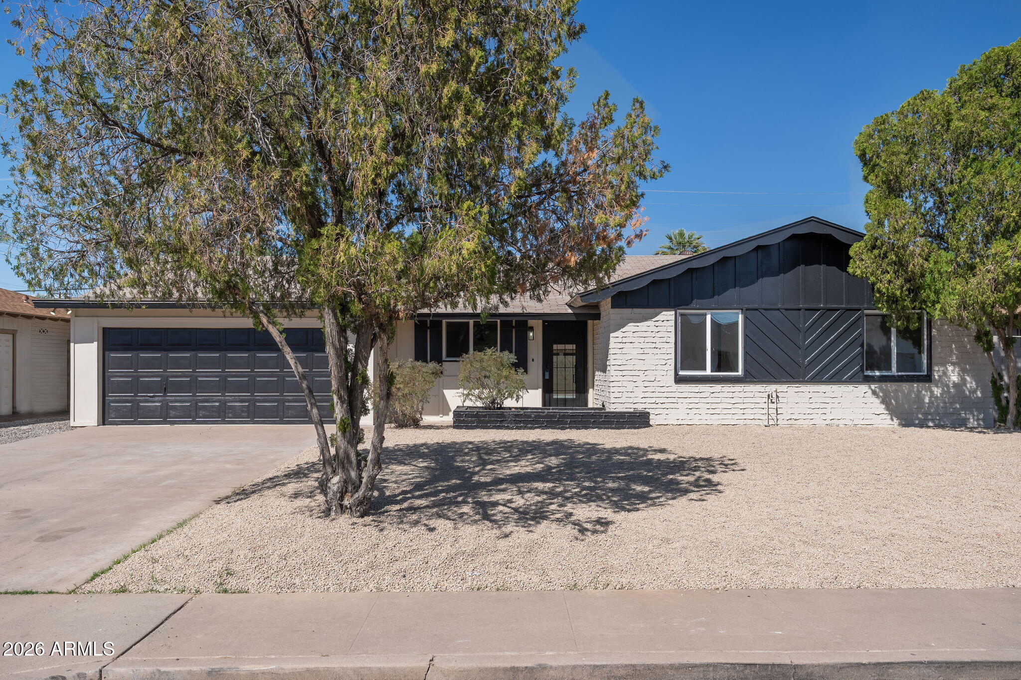 3836 W MYRTLE Avenue