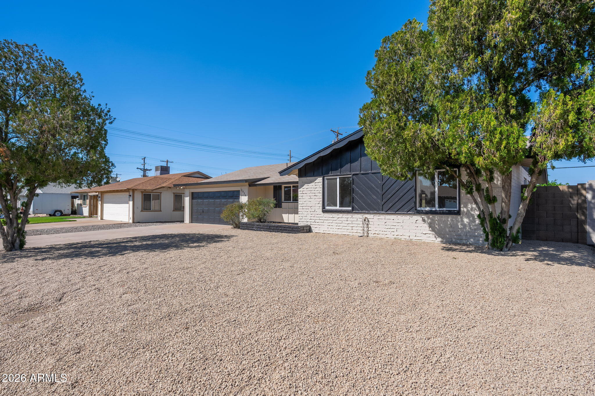 3836 W MYRTLE Avenue