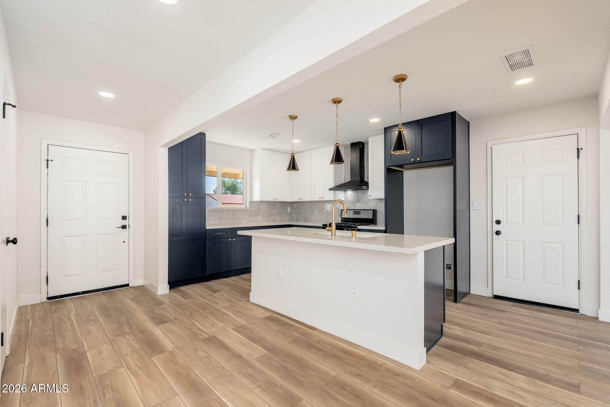 3836 W MYRTLE Avenue