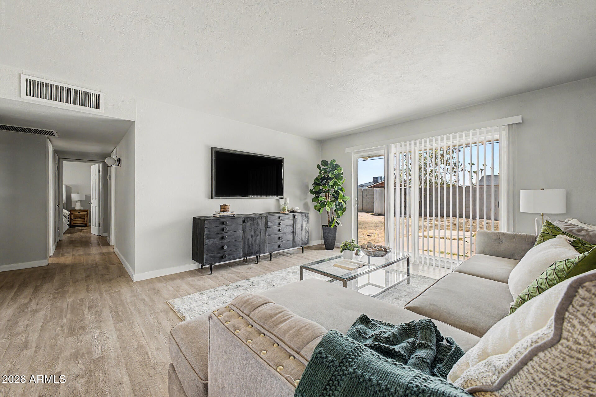3227 W MONTECITO Avenue