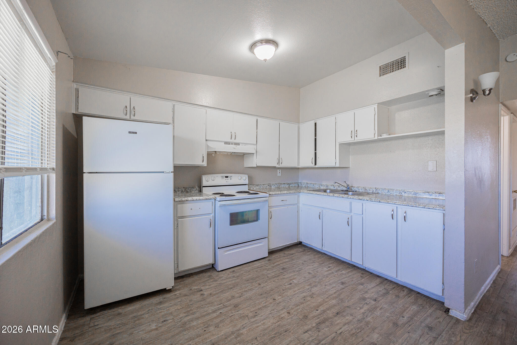 2123 W DEVONSHIRE Avenue 9