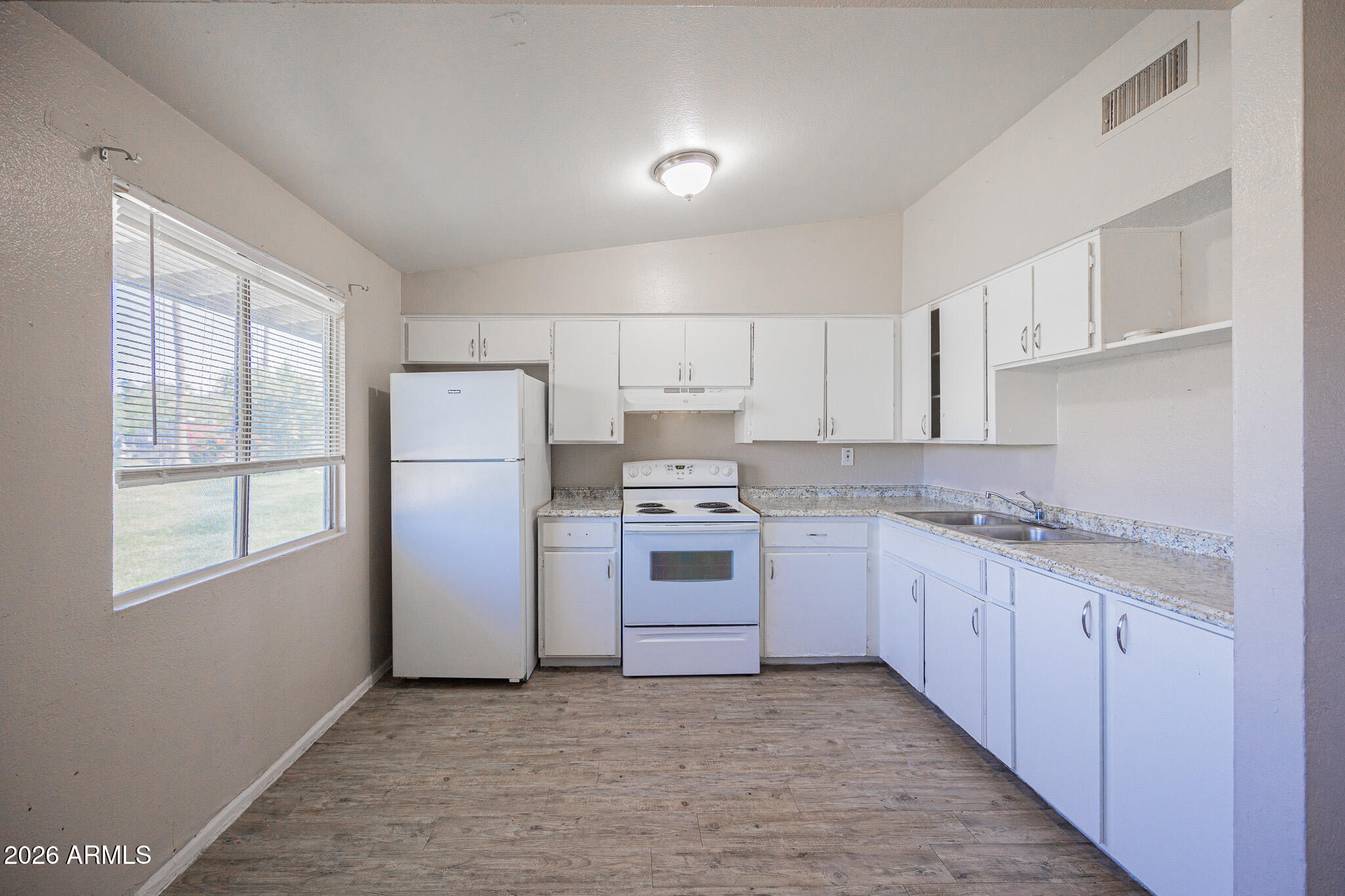 2123 W DEVONSHIRE Avenue 9