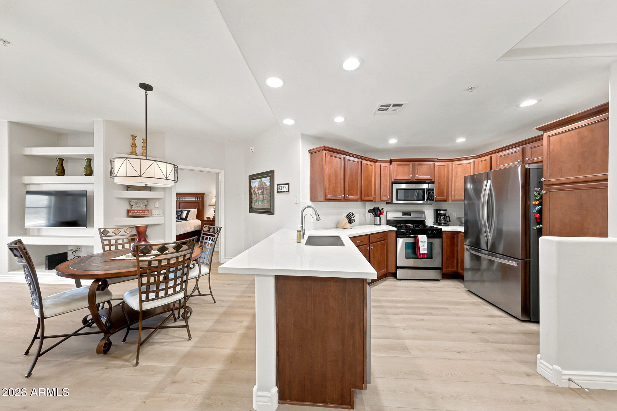 5350 E DEER VALLEY Drive 2431
