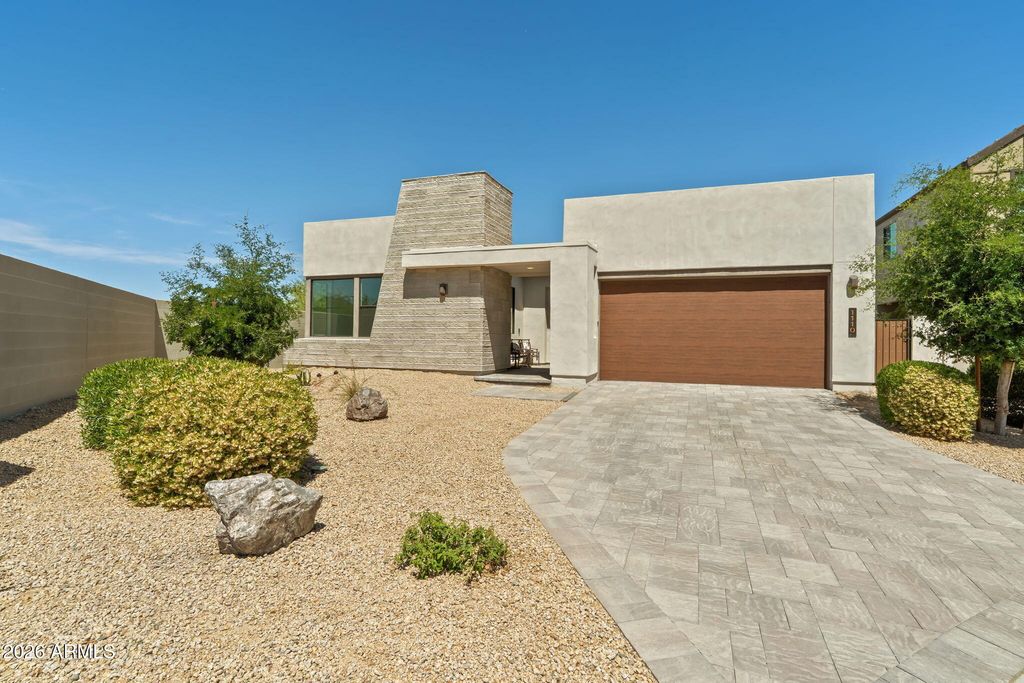 Photo of 1110 E Monte Way, Phoenix, AZ 85042 (MLS # 7013200)