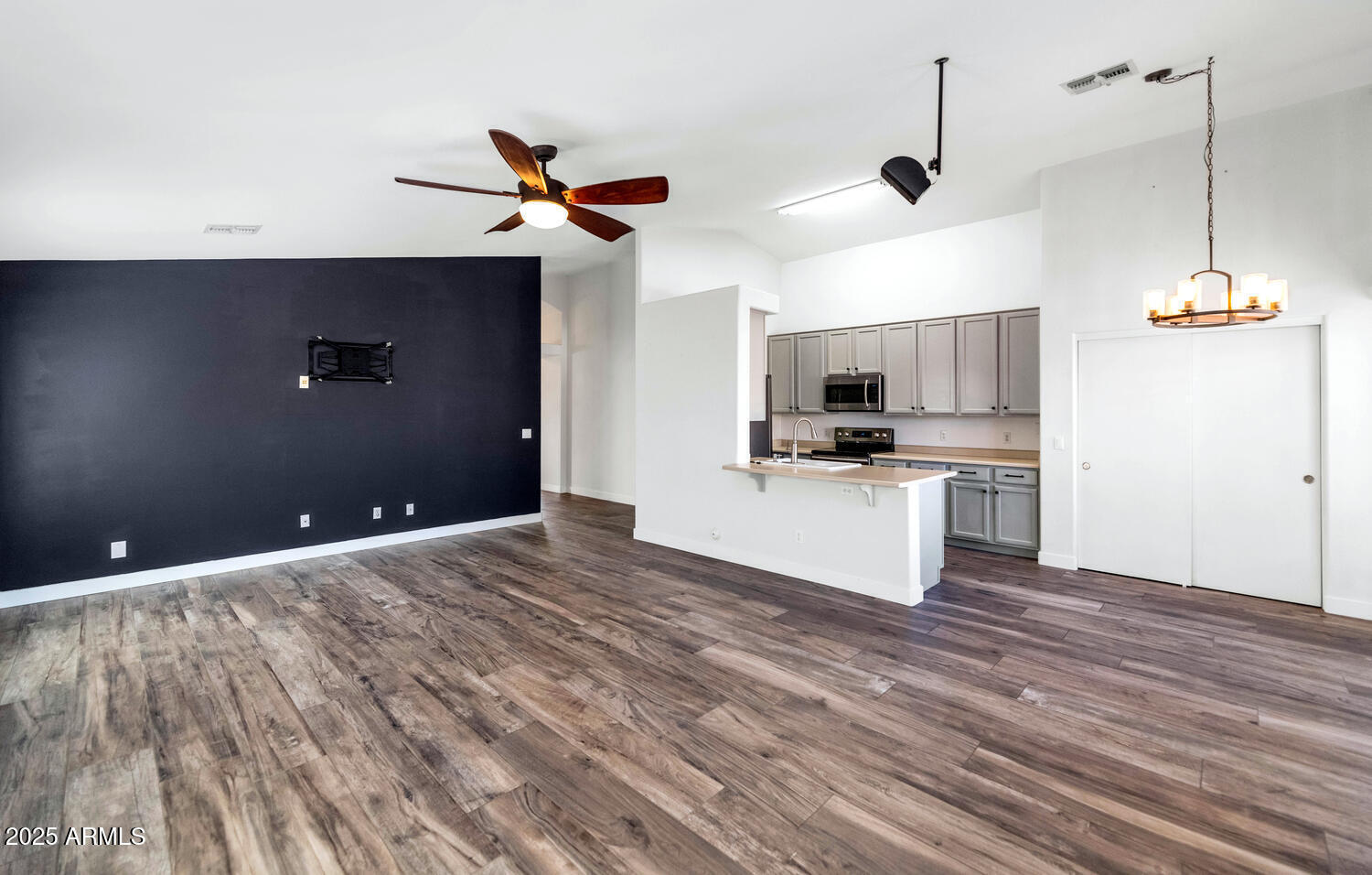 7580 W VERMONT Avenue