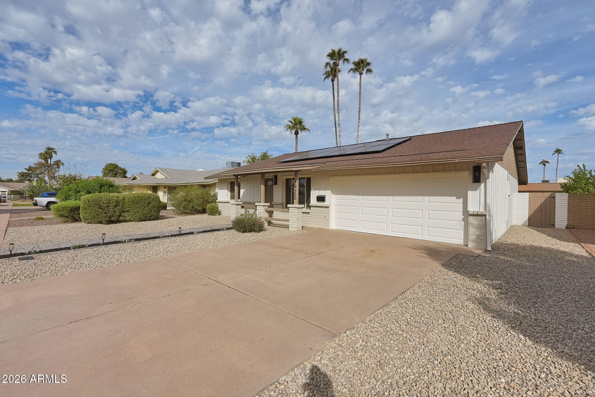 1922 E HARVARD Drive