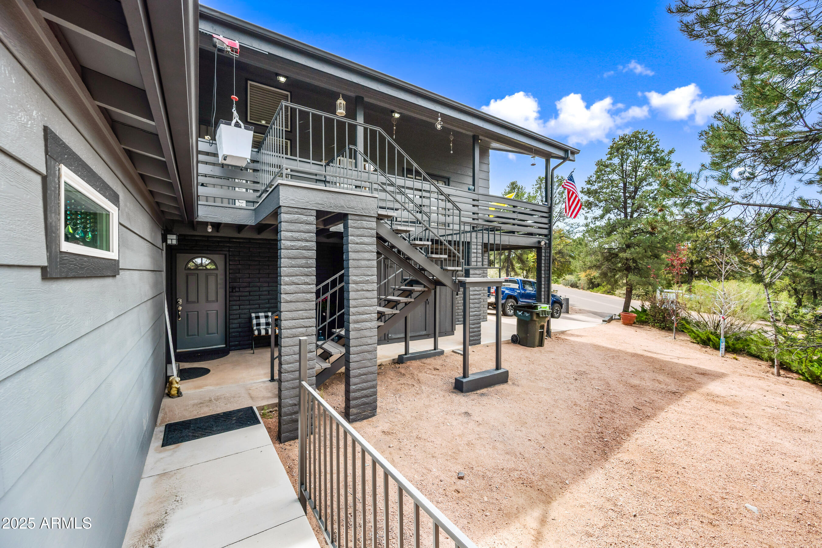 1207 N ARROWHEAD Drive