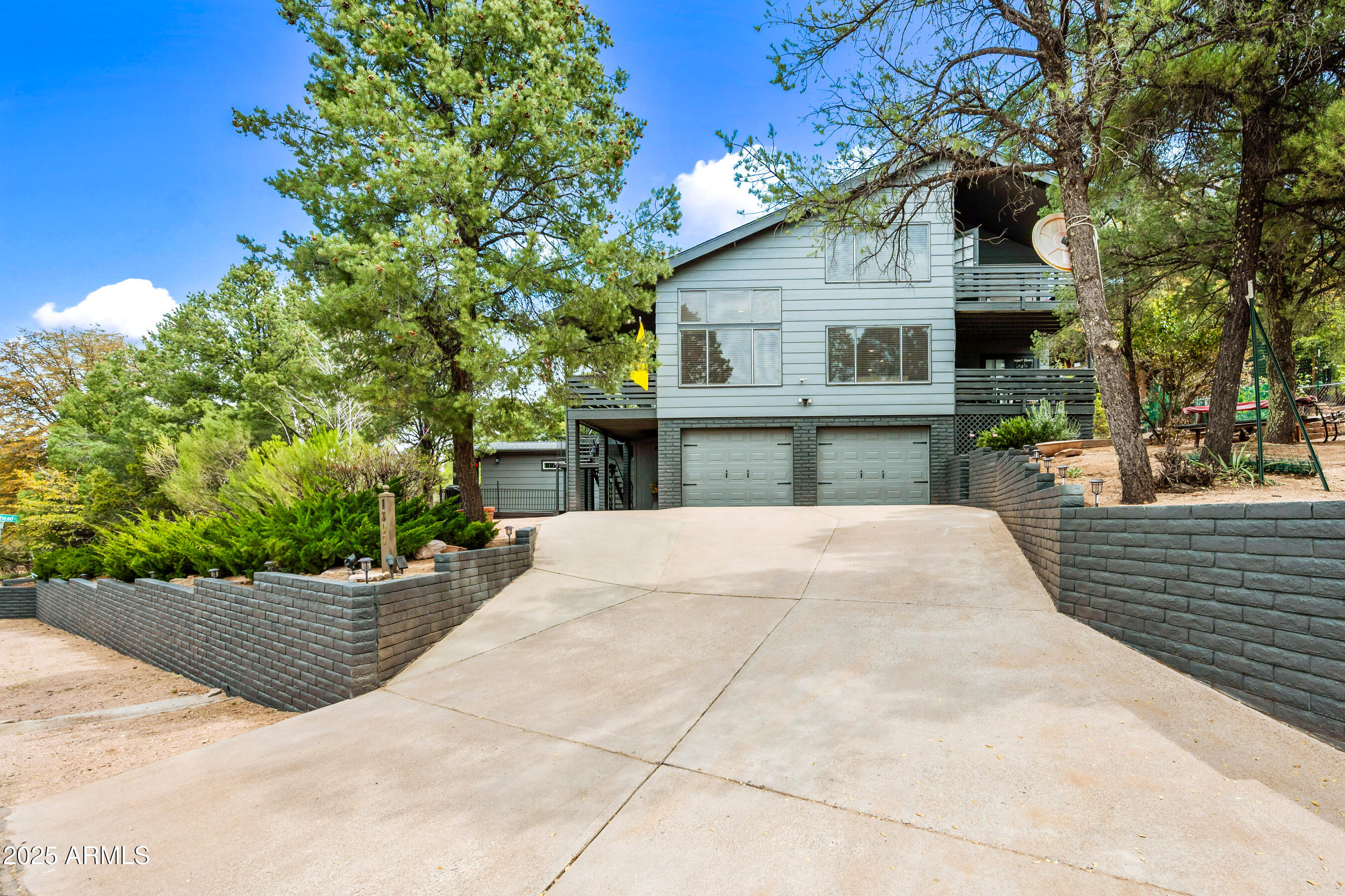 1207 N ARROWHEAD Drive