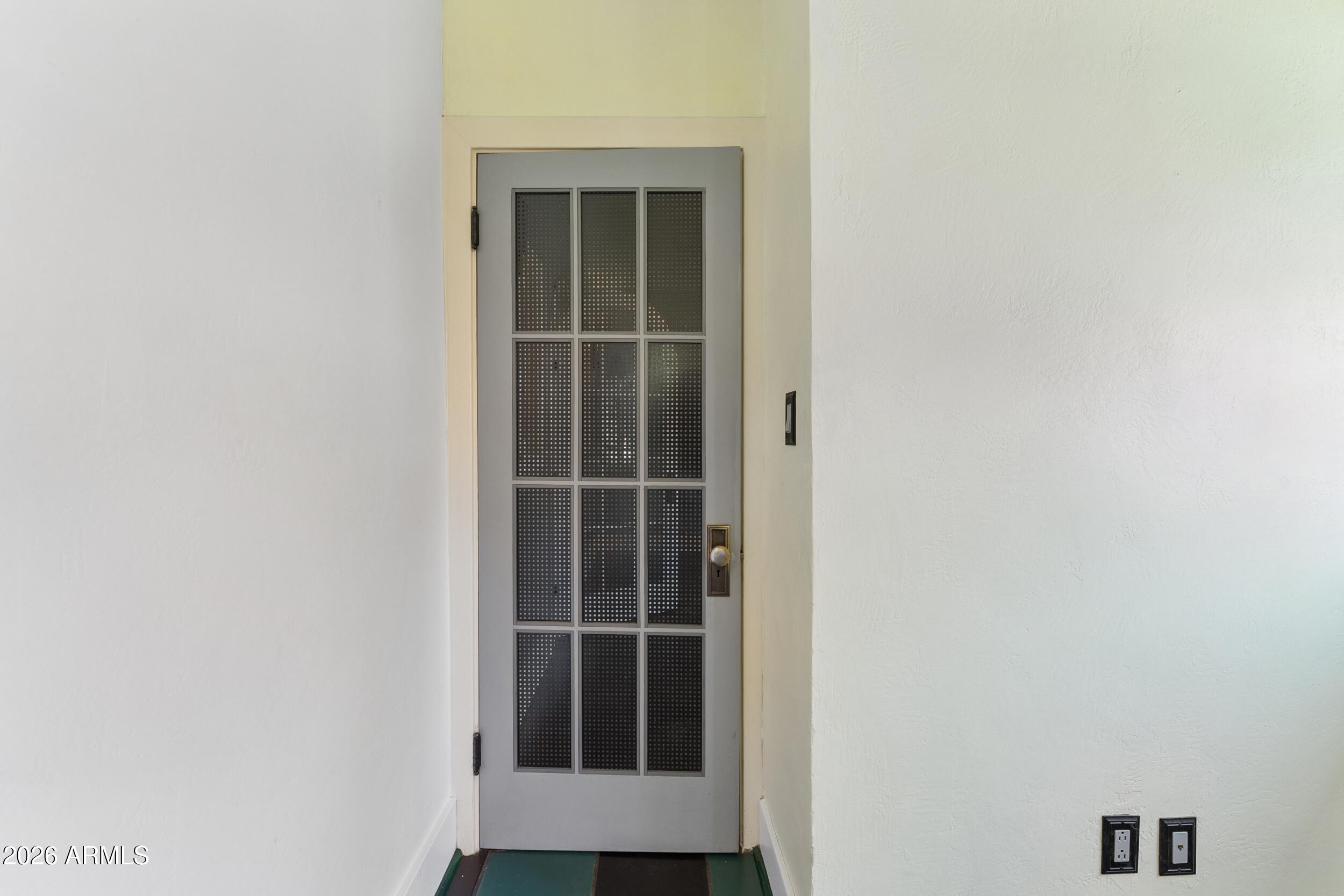 537 W WILLETTA Street