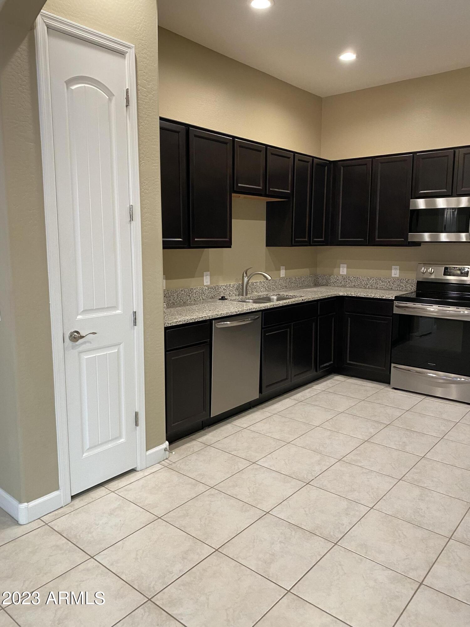 1367 S COUNTRY CLUB Drive 1193