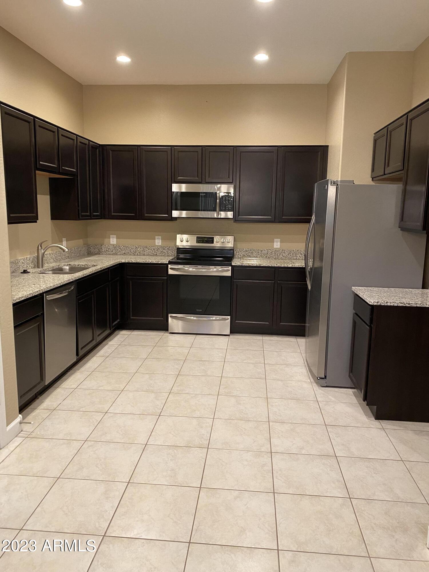 1367 S COUNTRY CLUB Drive 1193