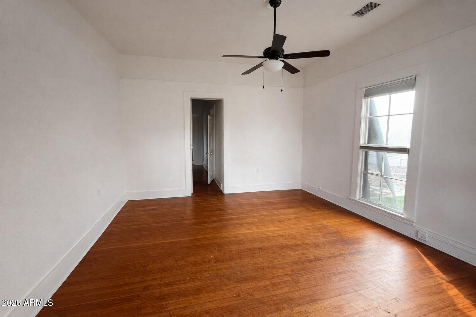 1015 W WOODLAND Avenue 8