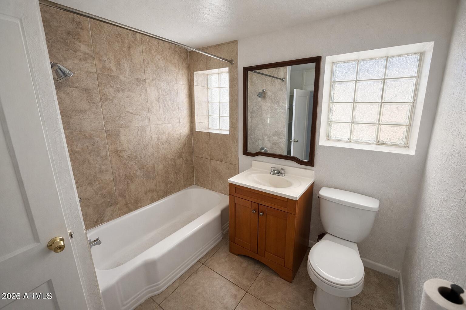 1015 W WOODLAND Avenue 8