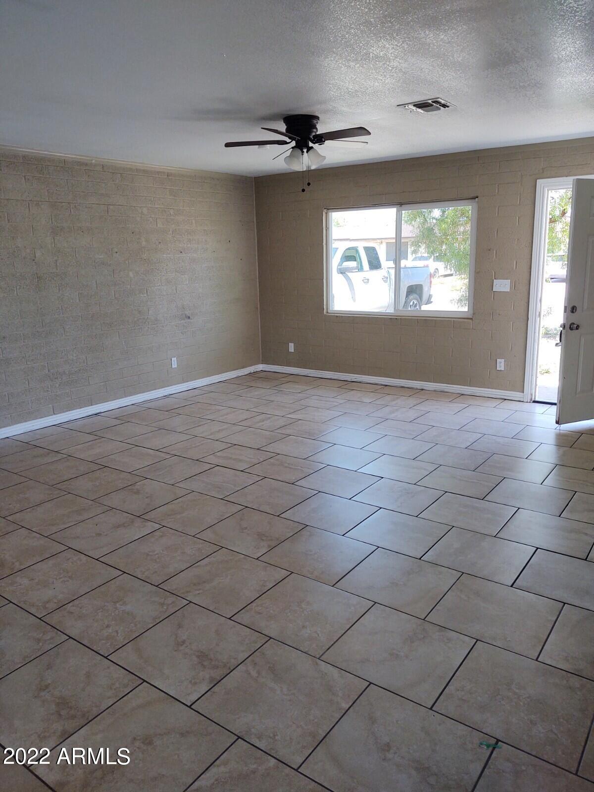 1325 W IRIS Place