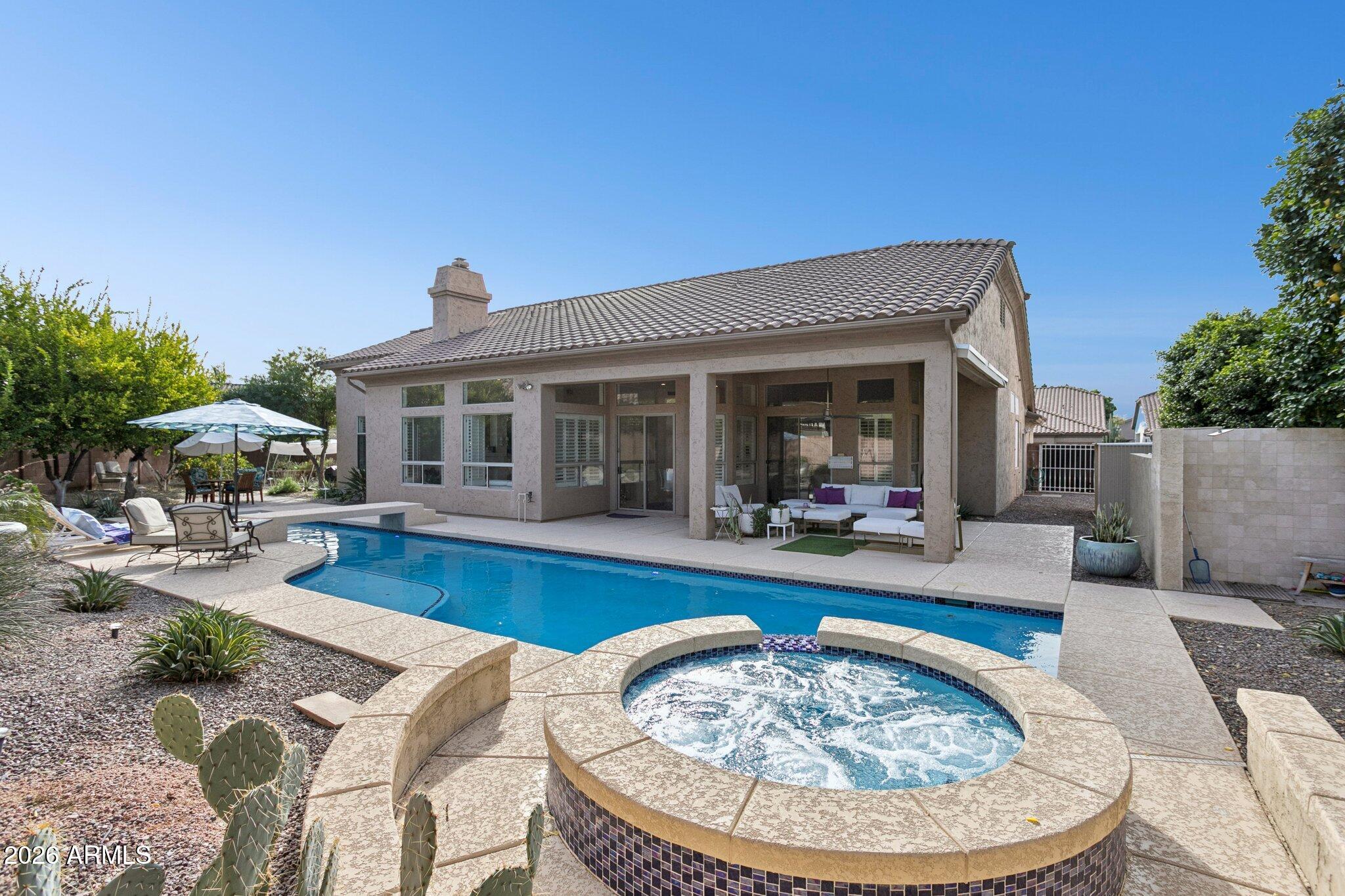 6020 E HARTFORD Avenue