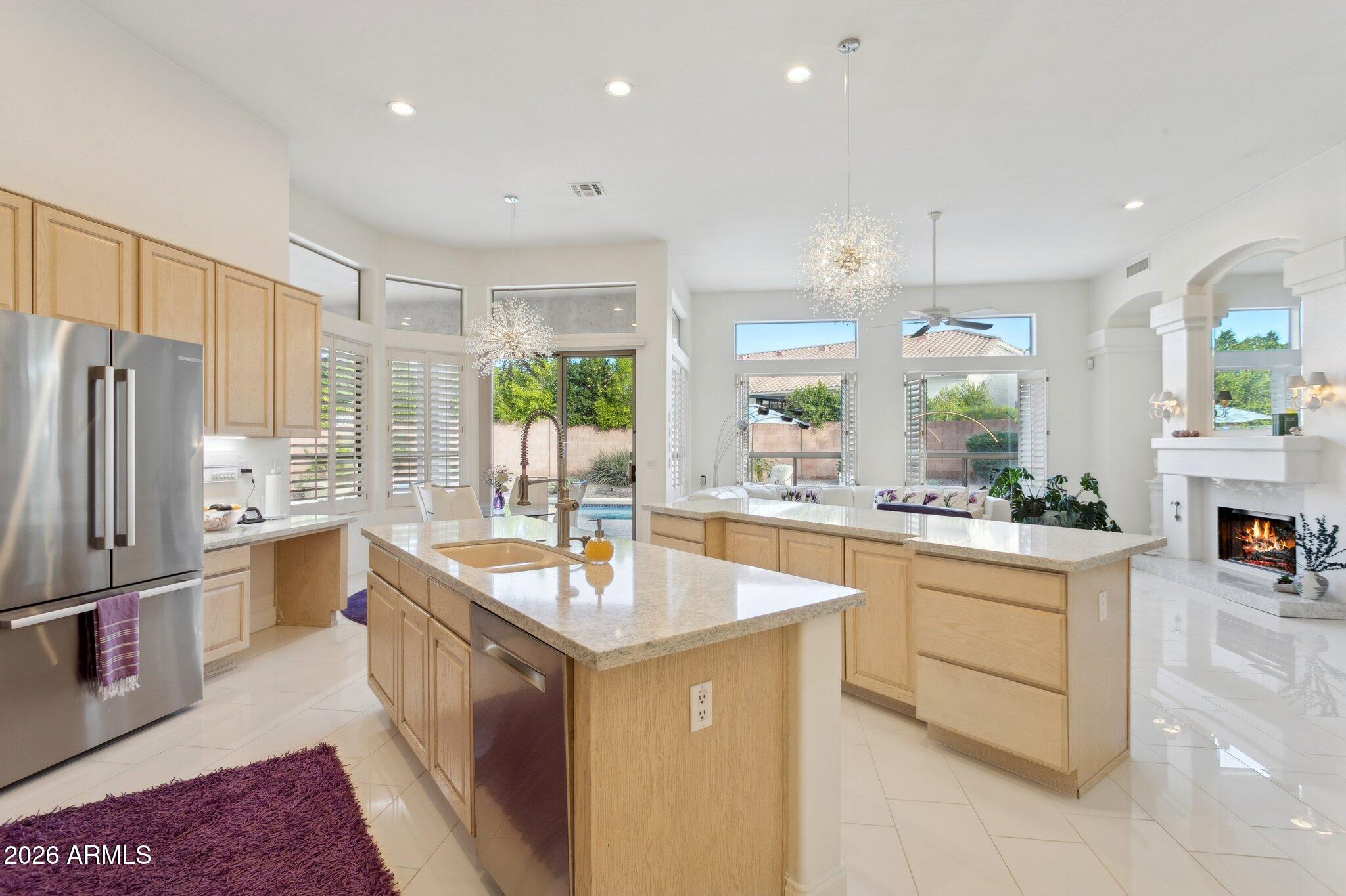 6020 E HARTFORD Avenue