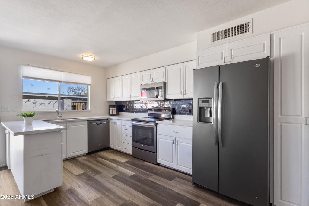 Photo of 2338 W Carson Drive, Tempe, AZ 85282 (MLS # 6940826)